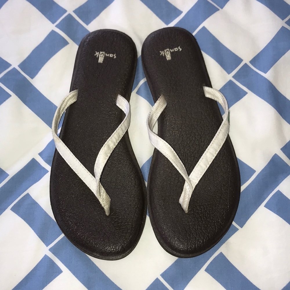 EUC sanuk sandals